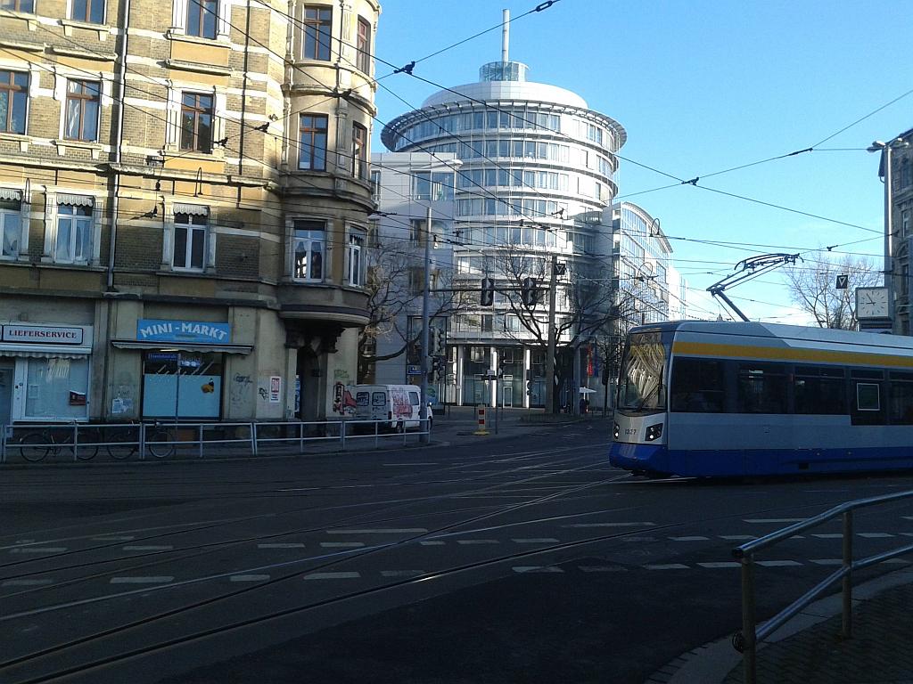 Straßenbahn der Linie 7 am Torgauer Platz - Henning Uhle