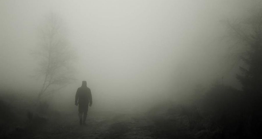 Spaziergänger im November-Nebel - Bild von Anja auf Pixabay
