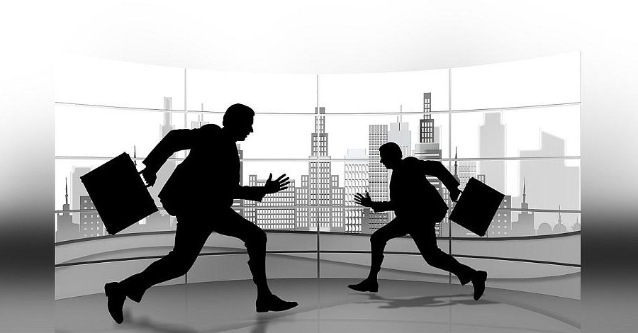 Flüchtende Geschäftsleute an der Börse - Bild von Gerd Altmann auf Pixabay