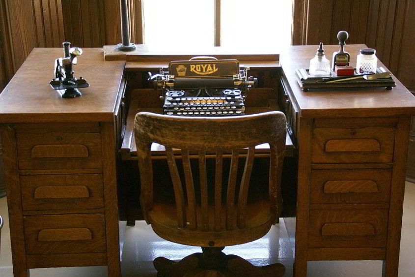 Eine Schreibmaschine - (C) mikilnarayani CC0 via Pixabay.de
