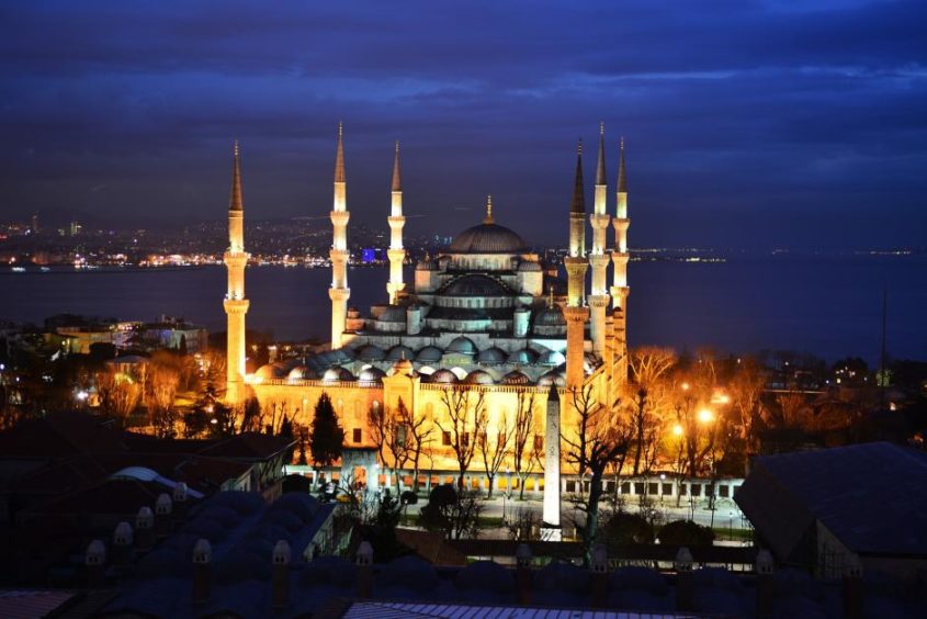 Istanbul, Blaue Moschee - (C) vedatzorluer CC0 via Pixabay.de