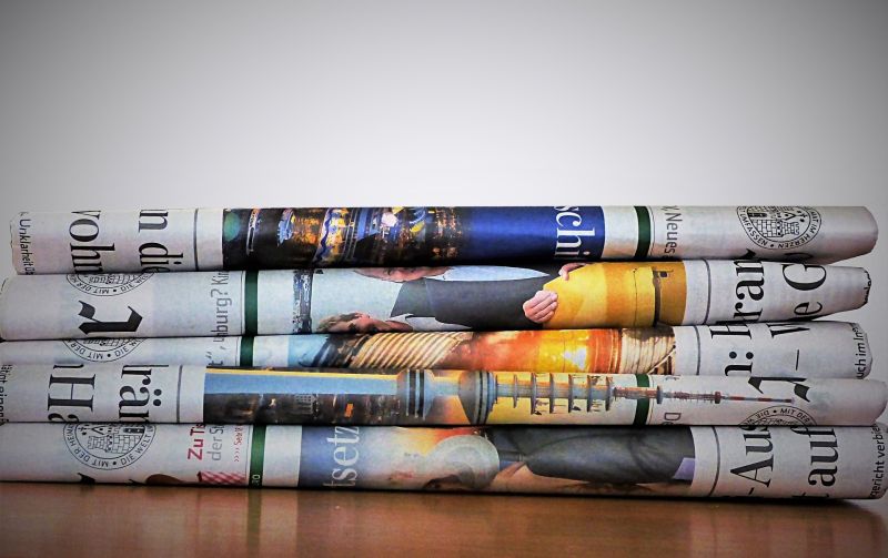 Ein Stapel Zeitungen - Bild von kalhh auf Pixabay