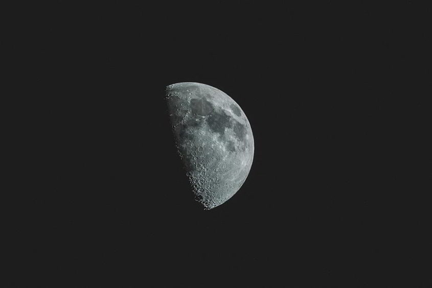 Krater auf dem Mond - (C) Pexels CC0 via Pixabay.de