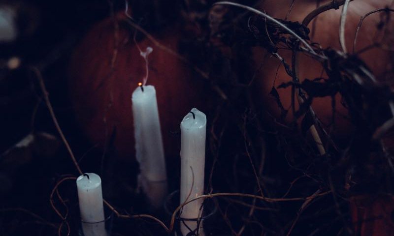 Erloschene Kerzen - Bild von freestocks-photos auf Pixabay