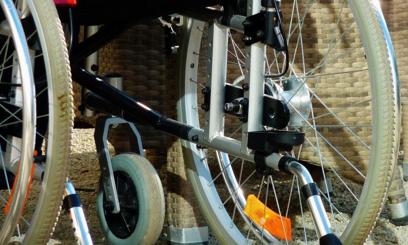 Pflege: Ein Rollstuhl - Bild von günter auf Pixabay